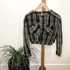 Free People plaid blouse. Lightweight cotton. Elastic waist and cuffs. Size XS.